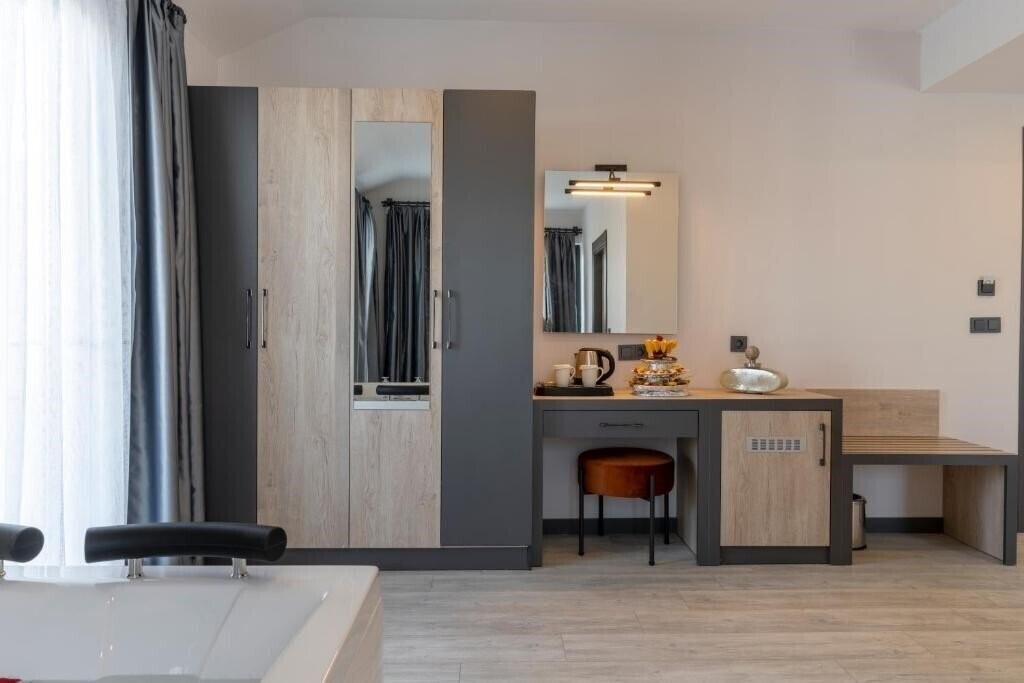 Фото Irenic Hotel 4*