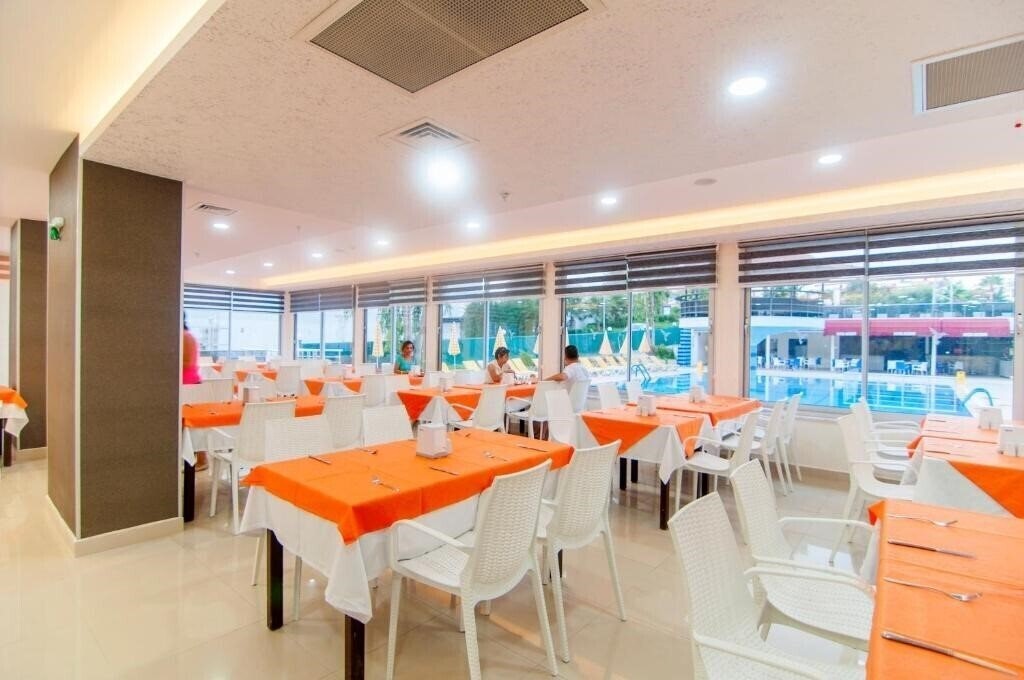 Фото Kolibri Hotel 3*