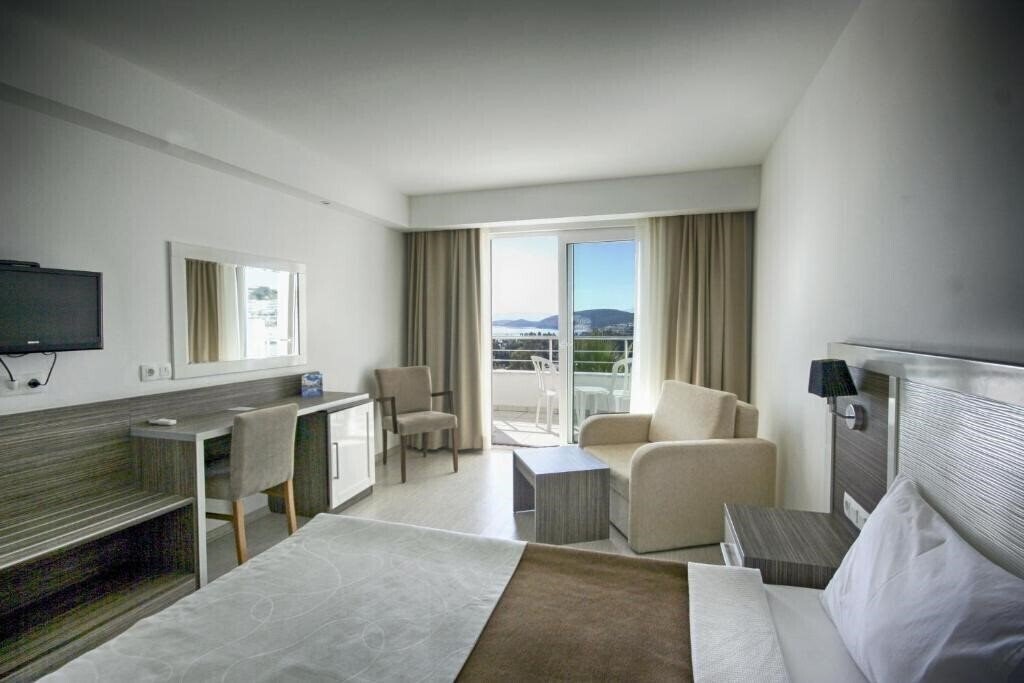 Club Shark Hotel 4* суреті