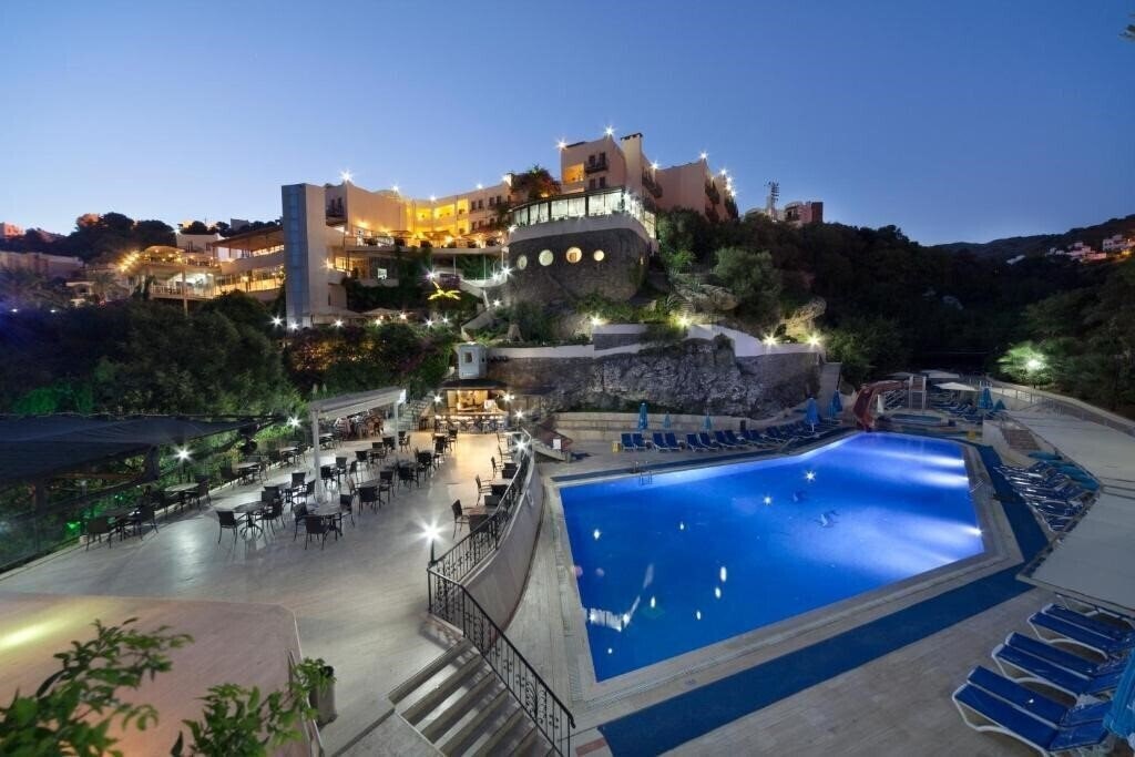 Отель Golden Age Crystal Bodrum 4*