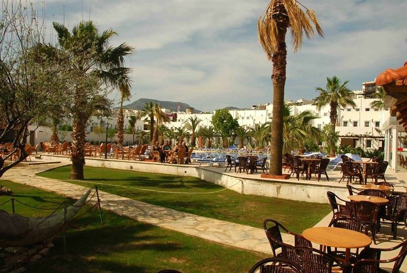 Nagi Beach Hotel 3* суреті