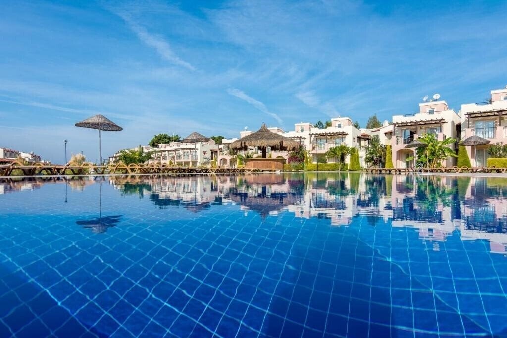 Clc World Apollonium Spa & Beach Resort 4* қонақ үйі