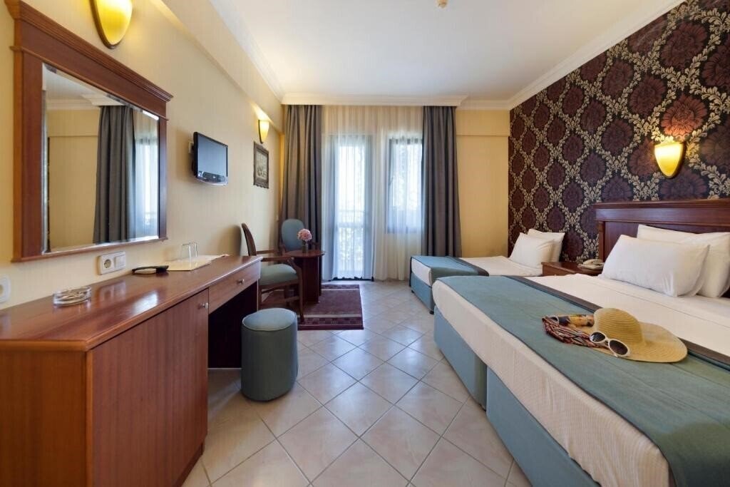 Фотография Crystal Hotel Gumusluk 4*