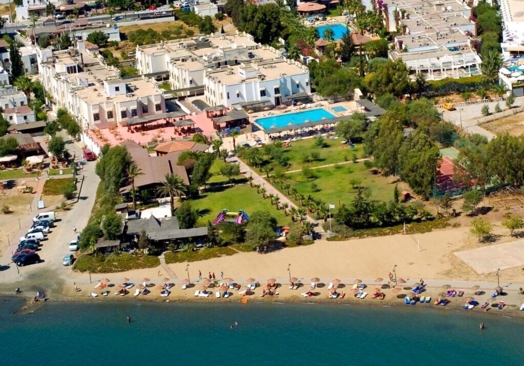 Отель Ladonia Hotels Del Mare (ex. Ladonia Del Mare, Delmare Boutique Hotel, Cesars Suites Bodrum, Cesars Beach Hotel) 4*