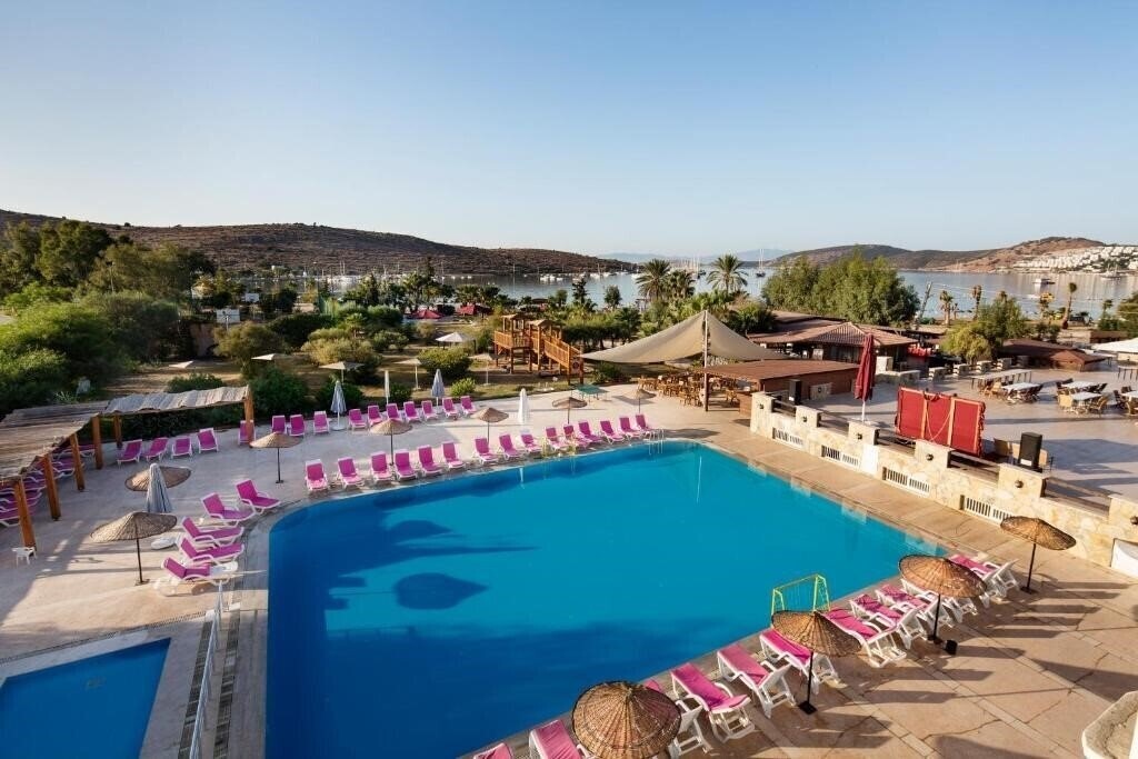 Изображение Ladonia Hotels Del Mare (ex. Ladonia Del Mare, Delmare Boutique Hotel, Cesars Suites Bodrum, Cesars Beach Hotel) 4*