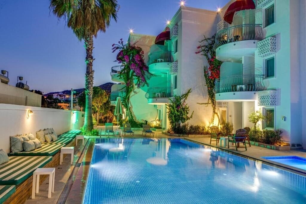 Отель La Brezza Suite & Hotel 3*