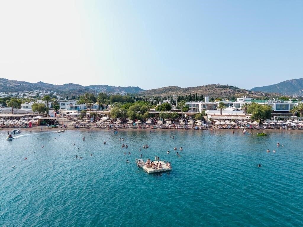 Отель Kefi Beach & Suites 4*
