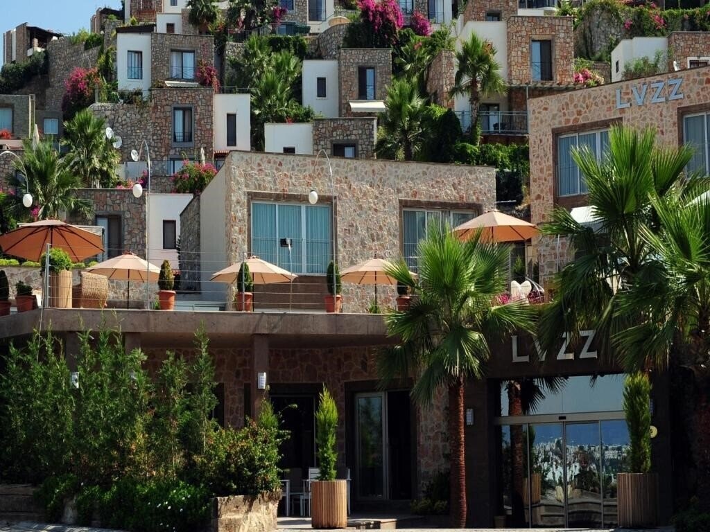 Отель Lvzz Residences 4*