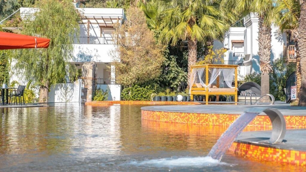 Отель Very Chic Bodrum (ex. Very Chic Hotel, Magnific Hotel, Otium Senses Very Chic Hotel, Marvida Senses Very Chic, The Magnific) 5*
