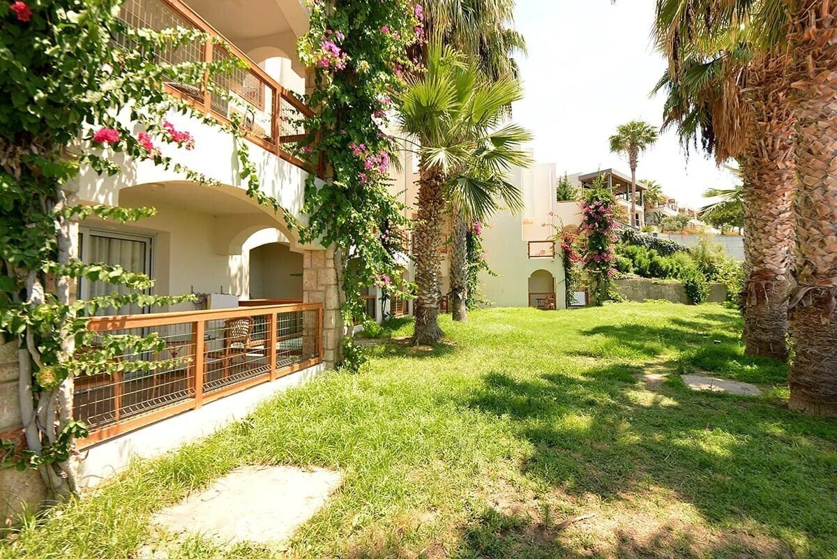 Jura Hotels Bodrum (ex. Middle Town Bodrum Beach Hotel, Prado Bodrum, Palmet Pharus Bodrum, Lighthouse Beach Hotel) 4* фотосуреті