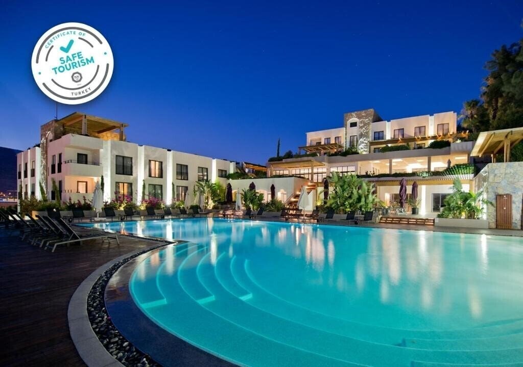 Отель Ramada Resort Bodrum 4*