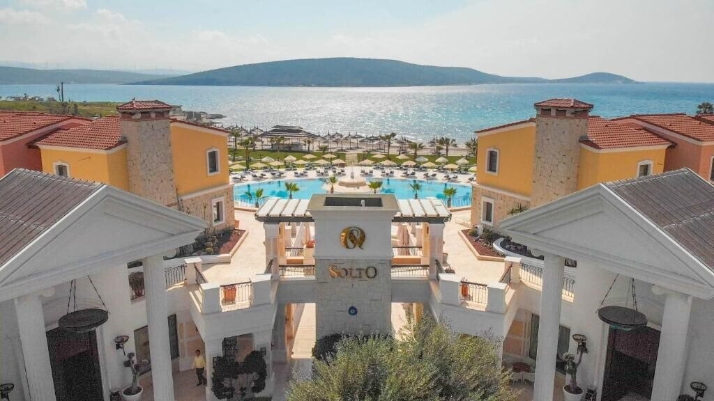 Отель Solto Hotel Alacati 4*