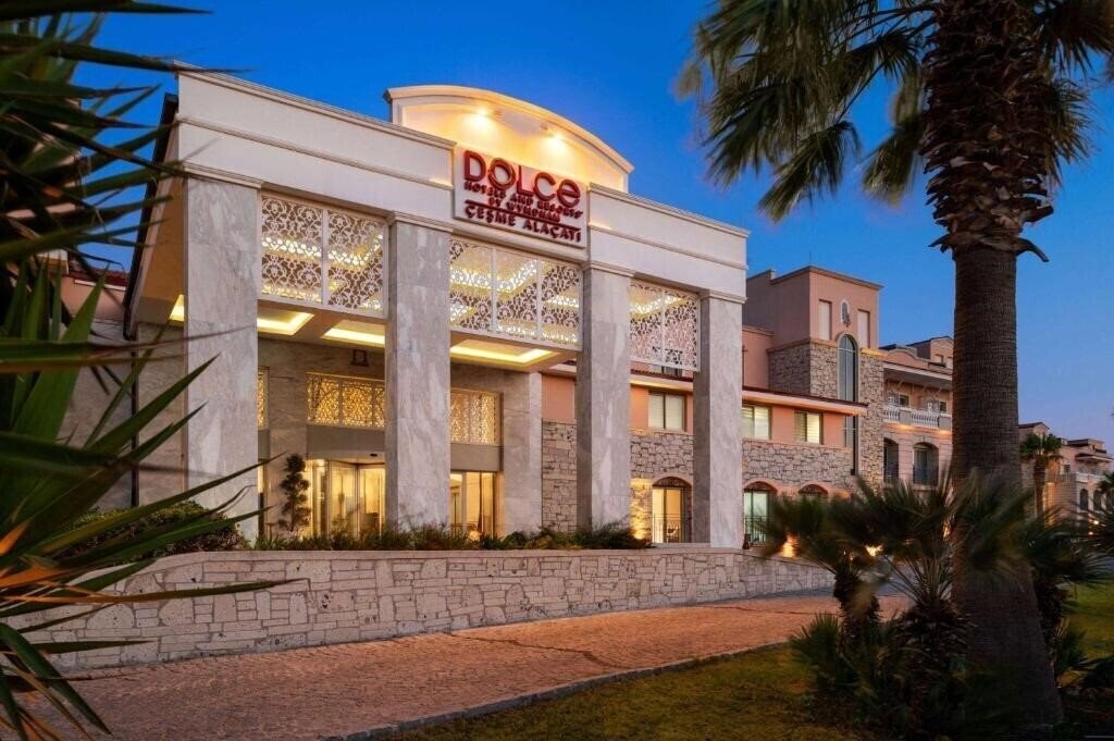 Отель Dolce by Wyndham Cesme Alacati (ex. Double Tree by Hilton Cesme Alacati Beach Resort, Porto Beach Resort Exclusive Alacati Boutique) 4*
