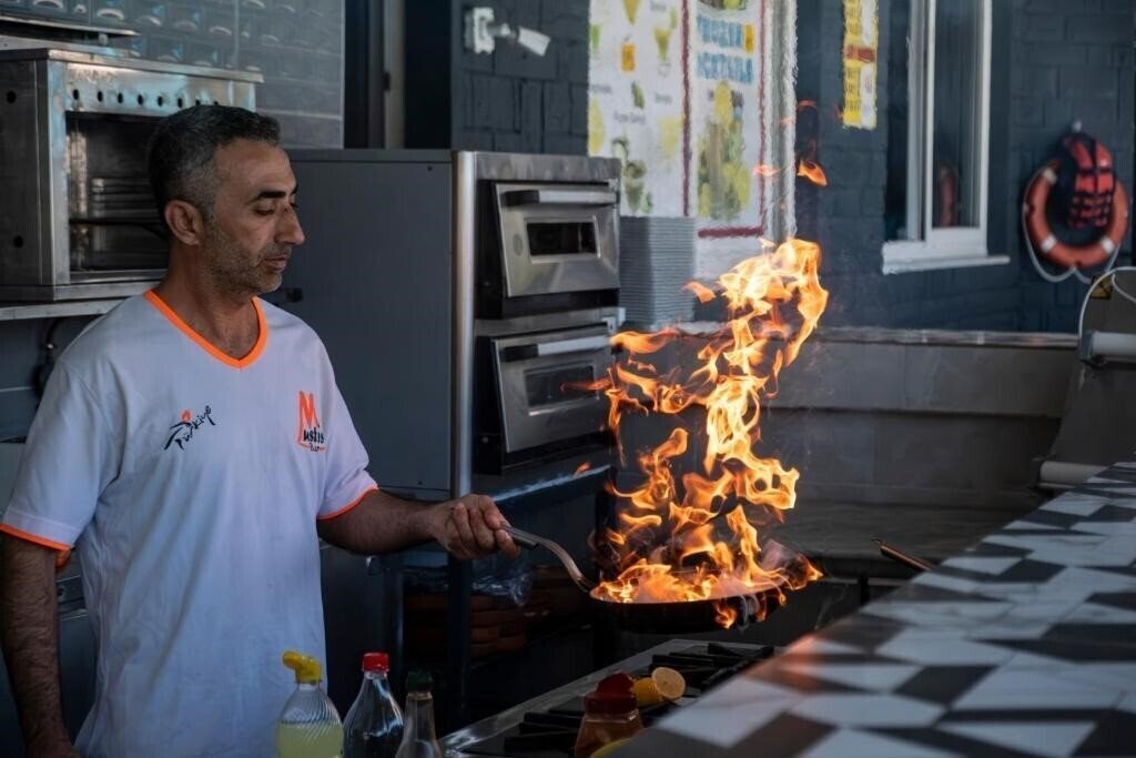 Mustis Royal Plaza 3* суреті