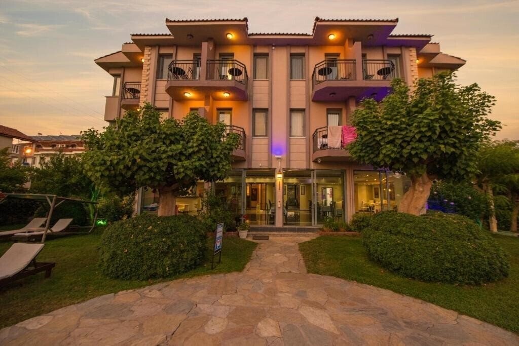 Изображение Golden Moon 3*