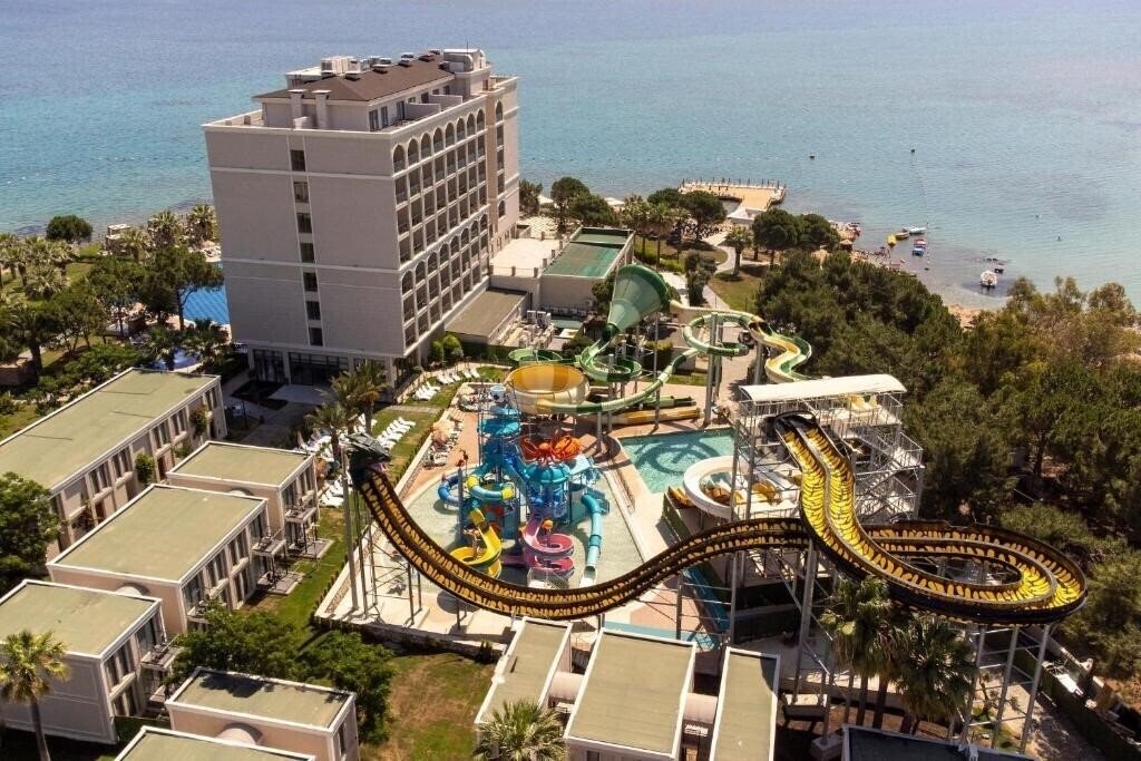 Отель The Roxy Luxury Moon (ex. Aurum Moon Resort) 5*