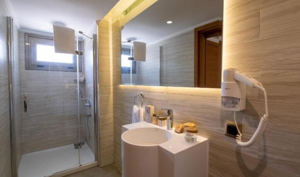 The Roxy Luxury Moon 5* суреті