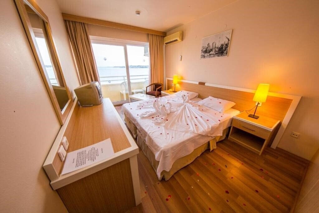 Фото Tuntas Beach Hotel 3*