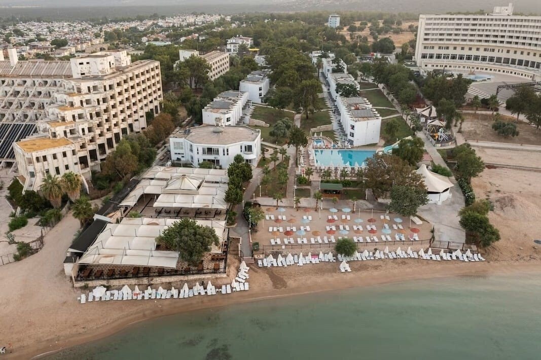 Ada World Hotel 4* қонақ үйі