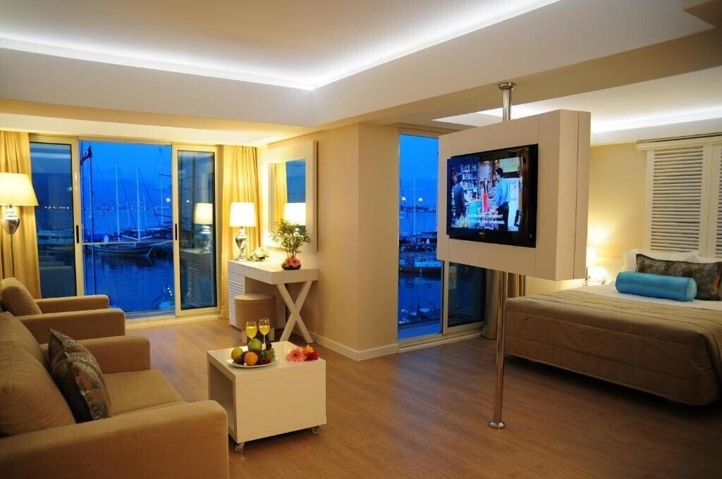 Отель Alesta Yacht 4*