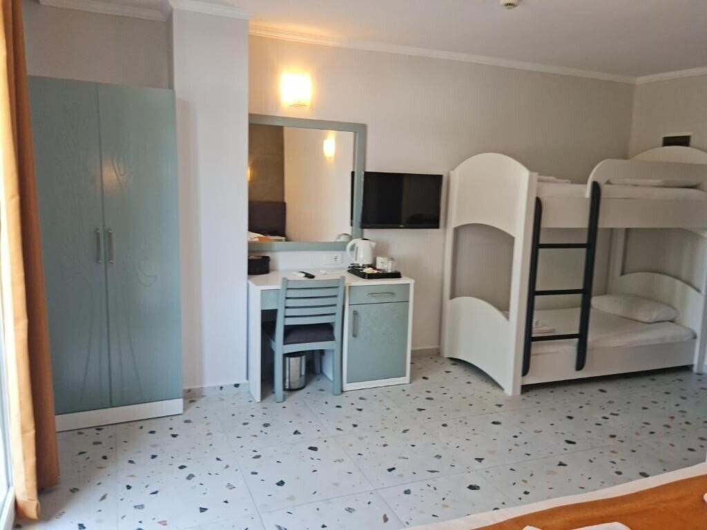 Tonoz Beach Hotel 3* суреті