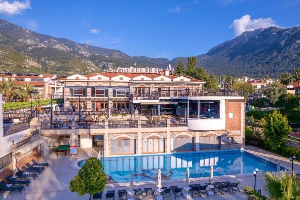 Orka World Hotel & Aquapark (ex. Orka World Hotel With Aqua Park, Orka World Hotel & Thema Park) 4* суреті