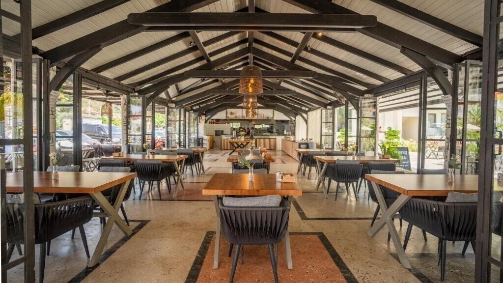 Blue Star Hotel 3* суреті