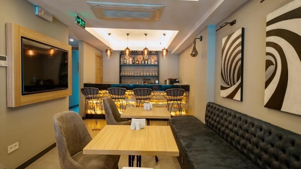 Alesta Midtown Apart Hotel 3* суреті