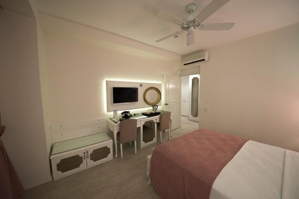 Montebello Deluxe Hotel (ex. Montebello Beach Hotel) 4* фотосуреті