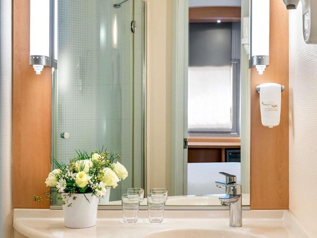 Фото Ibis Izmir Alsancak 4*