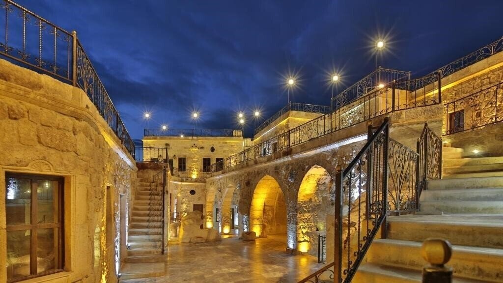 Отель Golden Cave Suites 4*