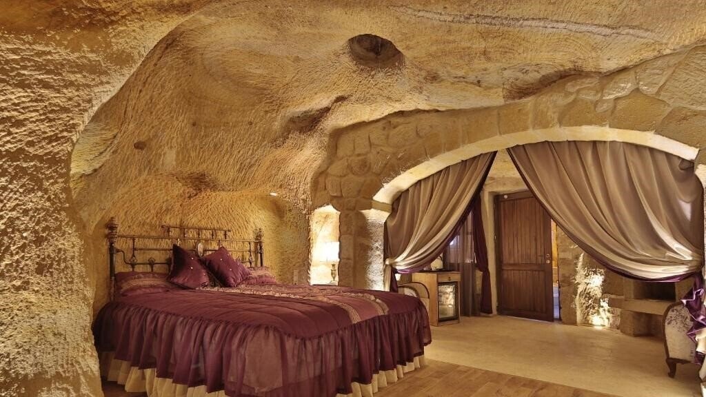 Фото Golden Cave Suites 4*