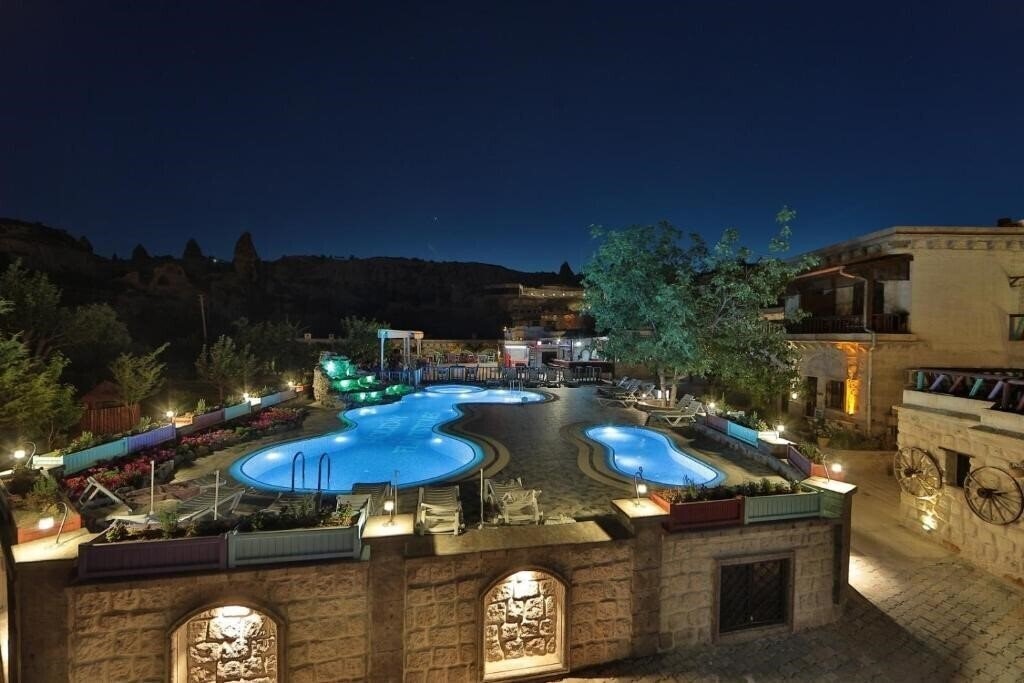 Holiday Cave Hotel (ex. Holiday Cave Hotel Boutique) 3* қонақ үйі