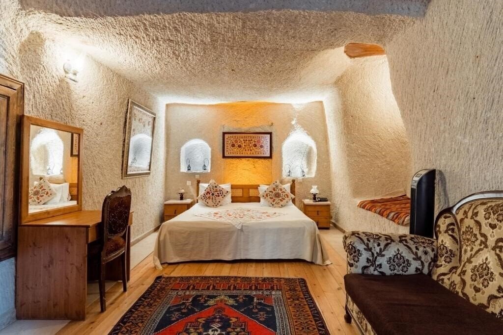 Фото Amber Cave Suites 4*
