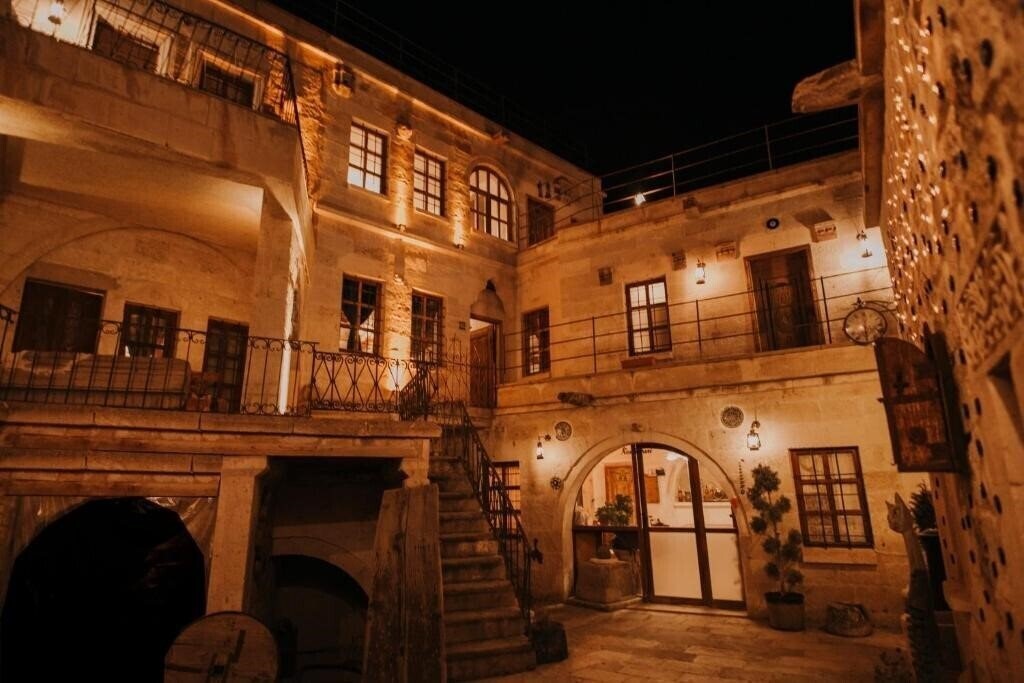 Отель Eagle Cave Inn 3*