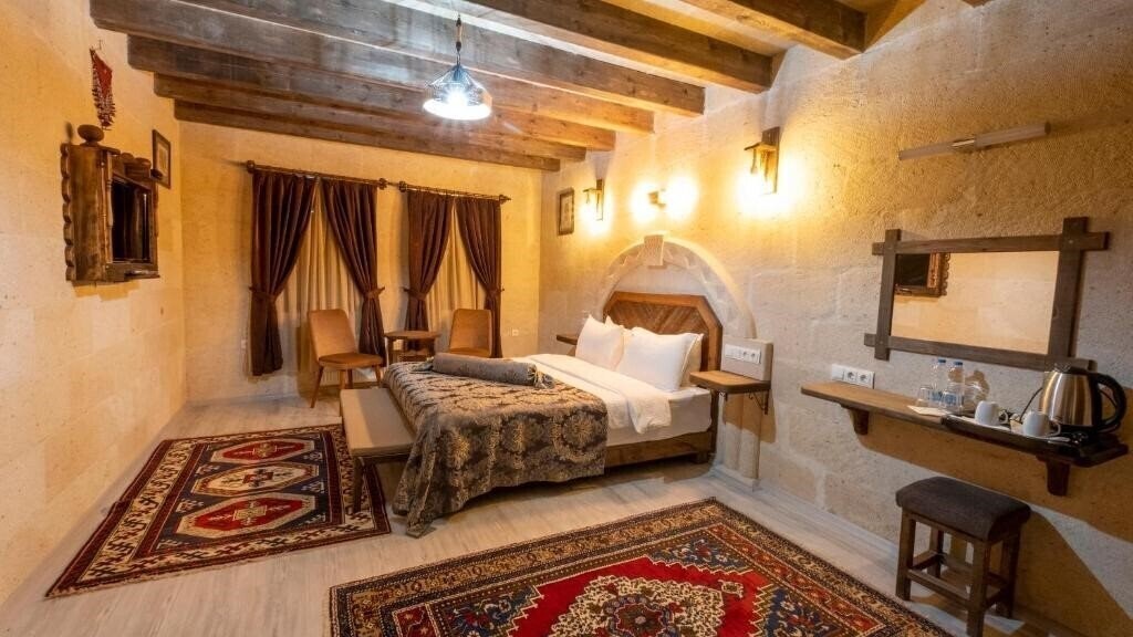 Картинка In Stone House 3*
