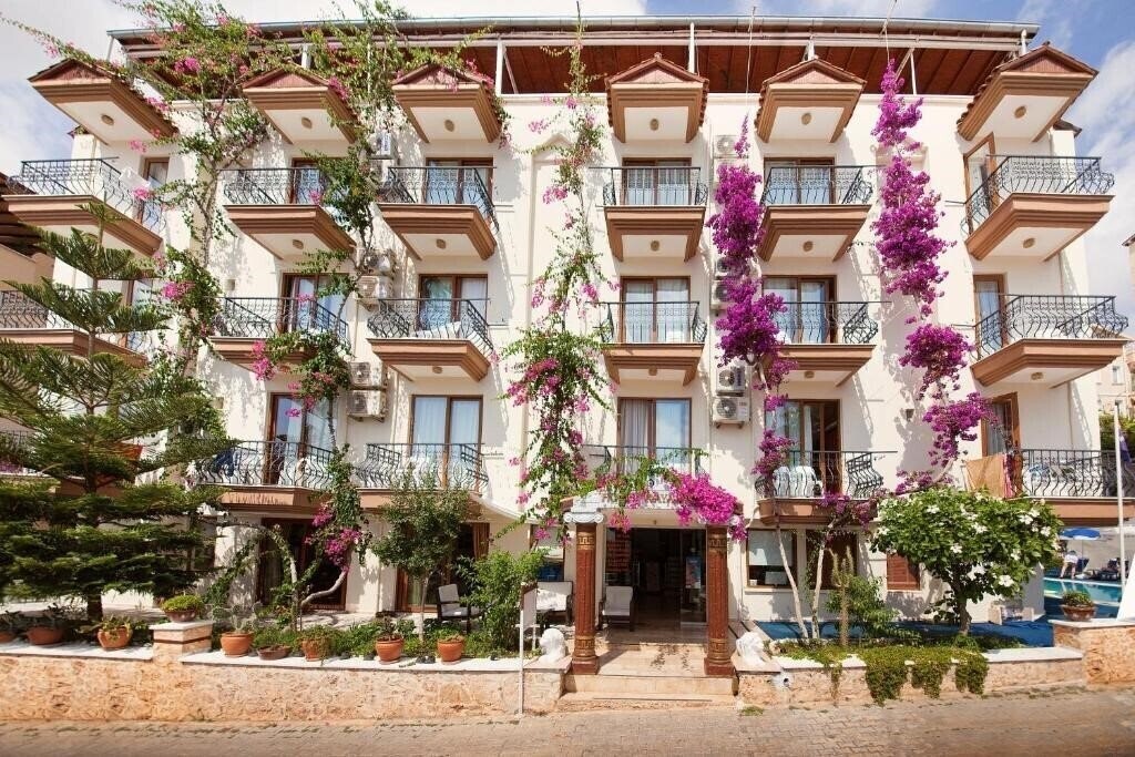 Kayahan 3* фотосуреті
