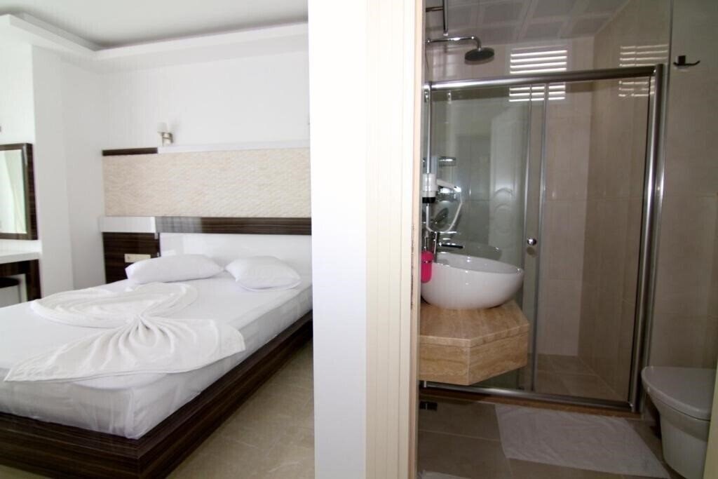 Фото Maki Hotel 3*