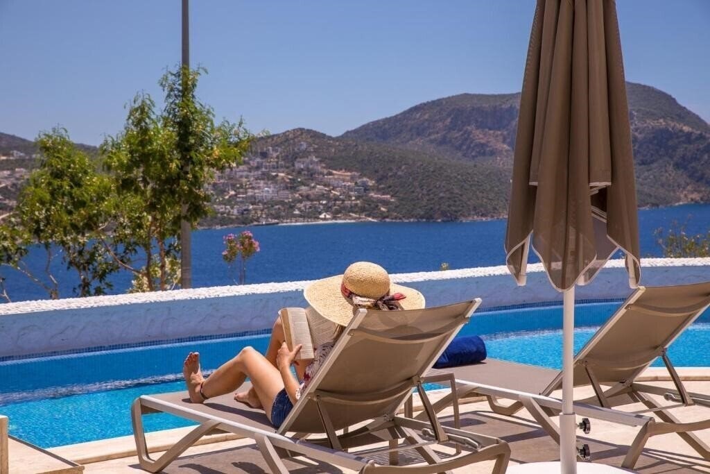 Отель Kalkan Saray Suites 4*