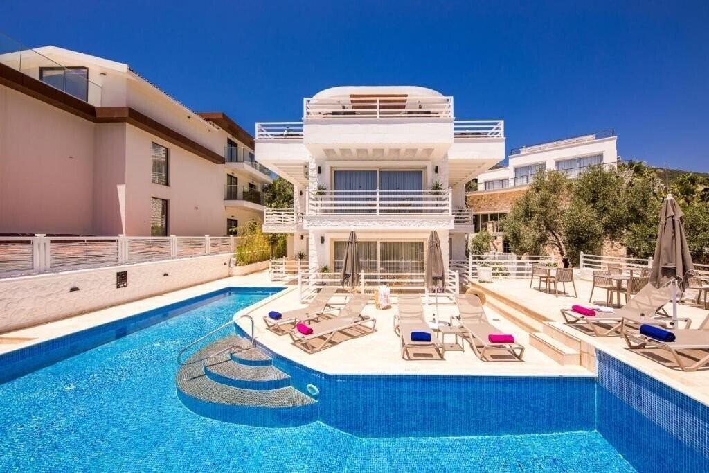 Фото Kalkan Saray Suites 4*