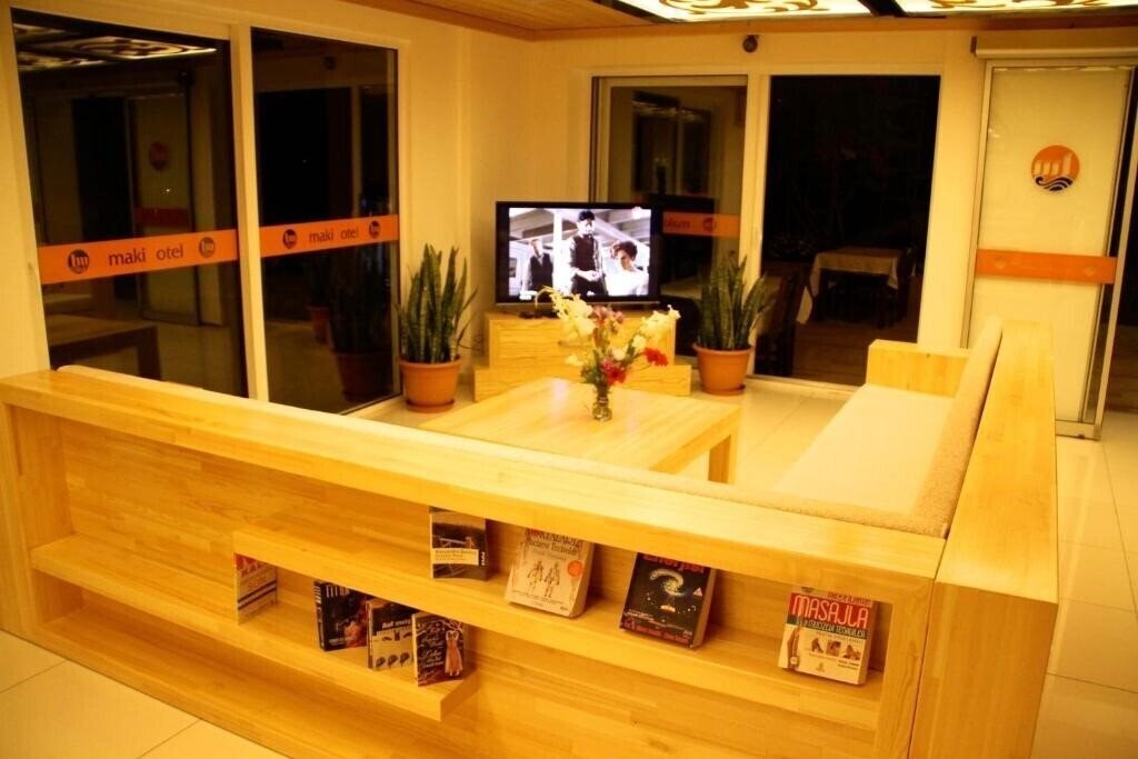 Maki Hotel 1 2* фотосуреті