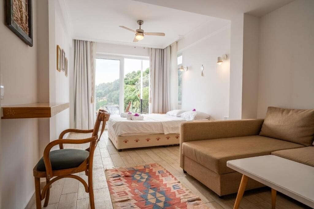 Отель Hideaway Hotel (ex. Hotel Hideaway, Hideaway) 3*