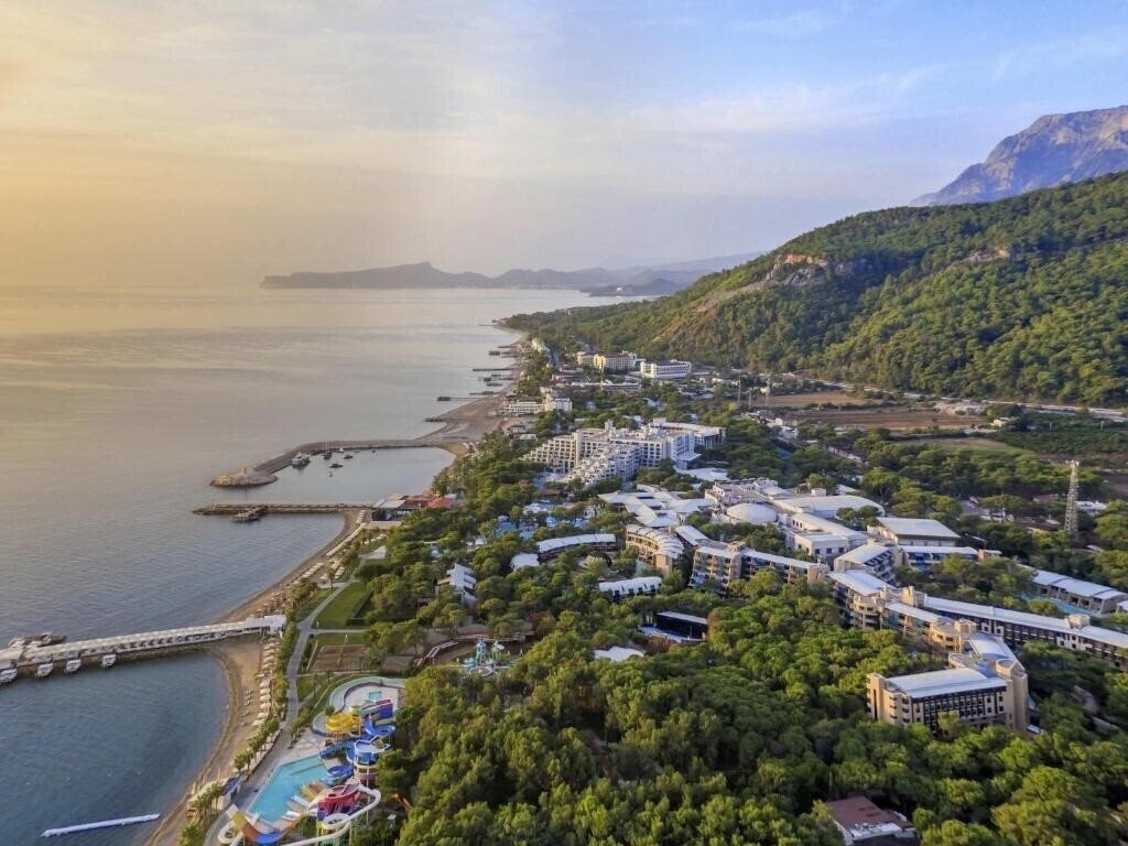 Отель Rixos Sungate - The Land of Legends Free Access 5*