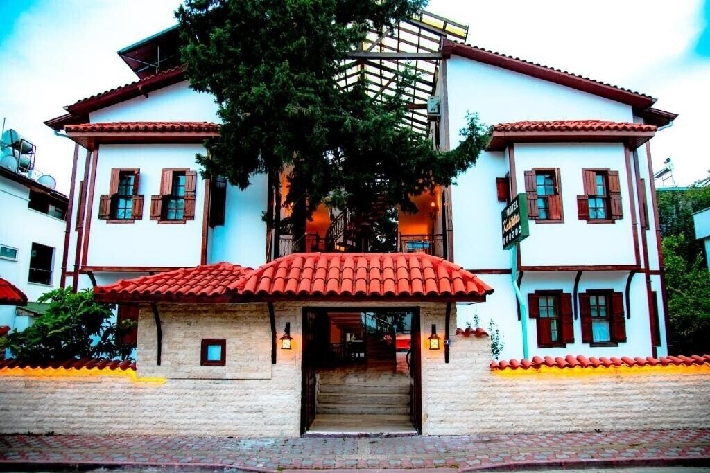 Отель Kaliptus 2*