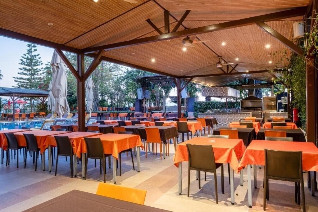 Fame Beach Hotel (ex. Fame Residence Beach Park) 4* фотосуреті