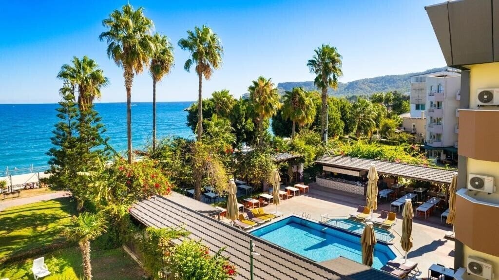 Fame Beach Hotel (ex. Fame Residence Beach Park) 4* суреті