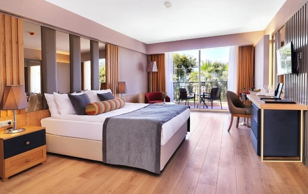 Изображение Imperial Turkiz Resort Hotel (ex. Palmet Turkiz, Fun & Sun Active Imperial Turkiz, Sensimar Turkiz, Turkiz Deluxe, Queen's Park) 5*