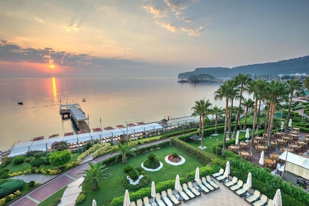 Golden Lotus Hotel 4* қонақ үйі