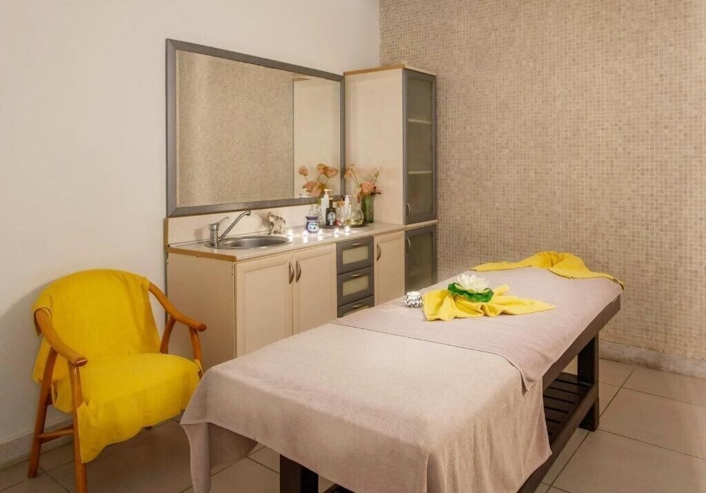 Golden Lotus Hotel 4* фотосуреті