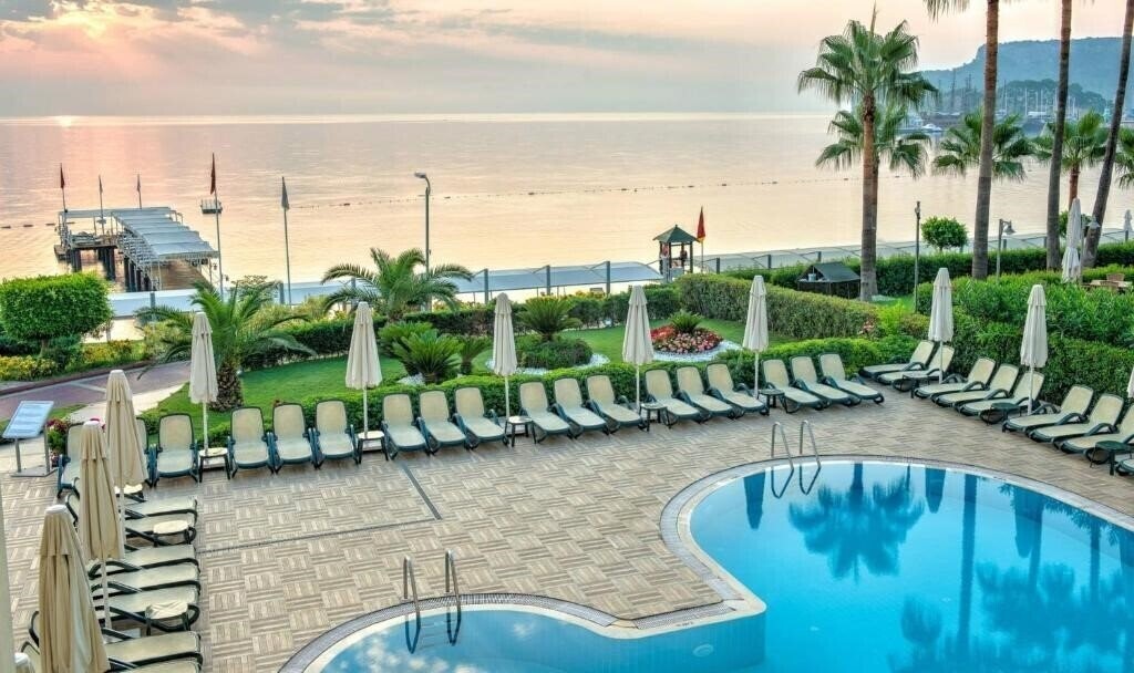 Golden Lotus Hotel 4* суреті